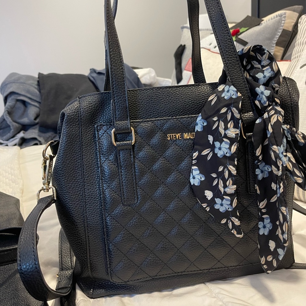 Black / Used / Crossbody & Shoulder Bag ( Multi Use )